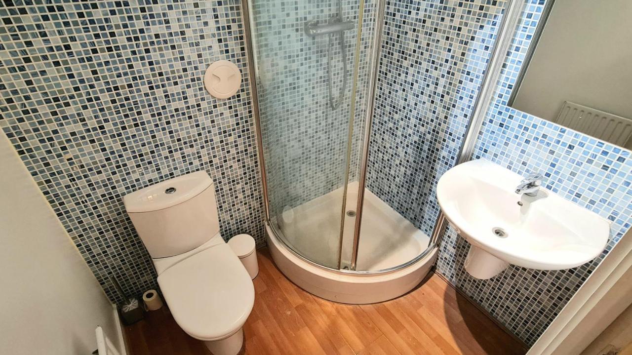 Lovely 3 Bedroom Apartment - Free Parking אדינבורו מראה חיצוני תמונה