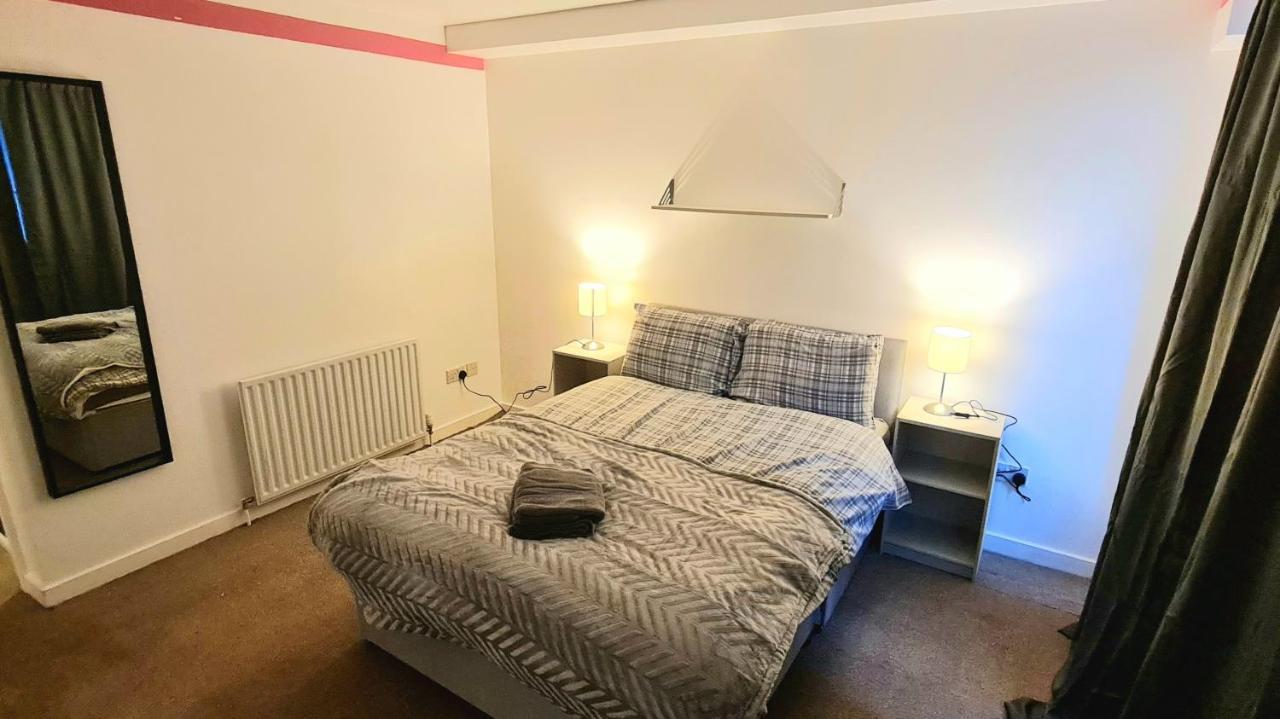 Lovely 3 Bedroom Apartment - Free Parking אדינבורו מראה חיצוני תמונה