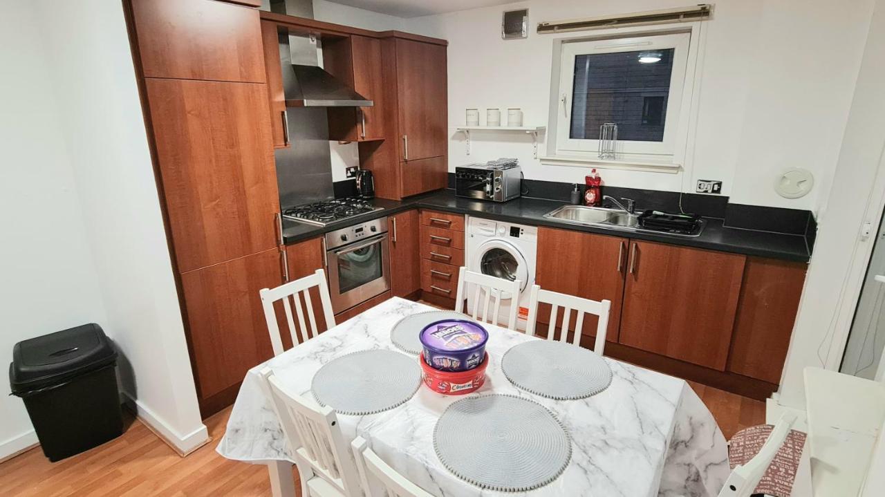 Lovely 3 Bedroom Apartment - Free Parking אדינבורו מראה חיצוני תמונה