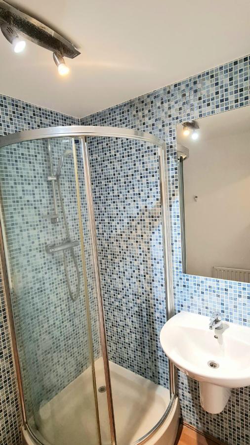 Lovely 3 Bedroom Apartment - Free Parking אדינבורו מראה חיצוני תמונה